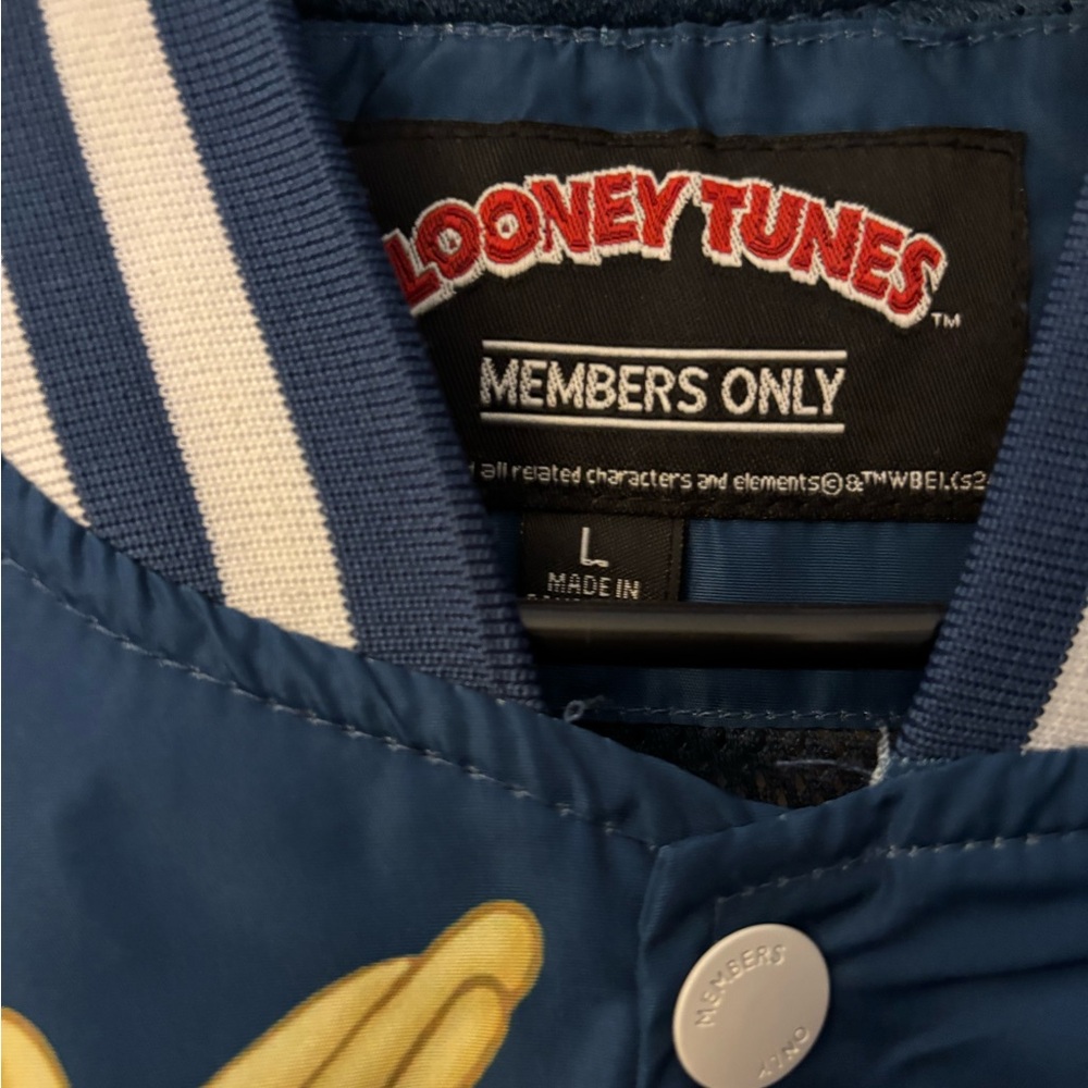 Members Only Looney Tunes Blue Jacket - Picture 2 of 3